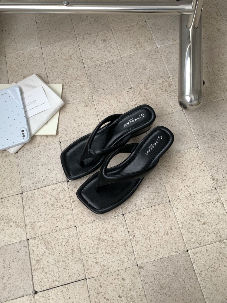 French Style Toe Separator Flip Flops Women Summer 2026 New Simple Wedge Heel Slippers - Image 3