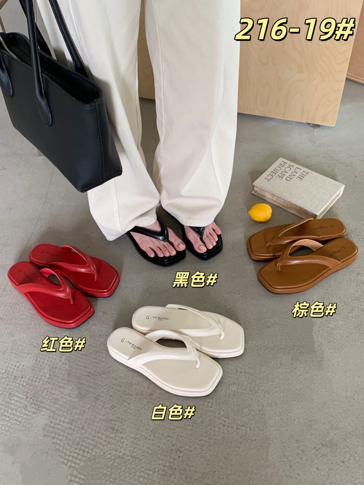 New 2026 Korean Style Thick Sole Toe Clip Women's Slippers Summer Beach Sandals Flat Casual