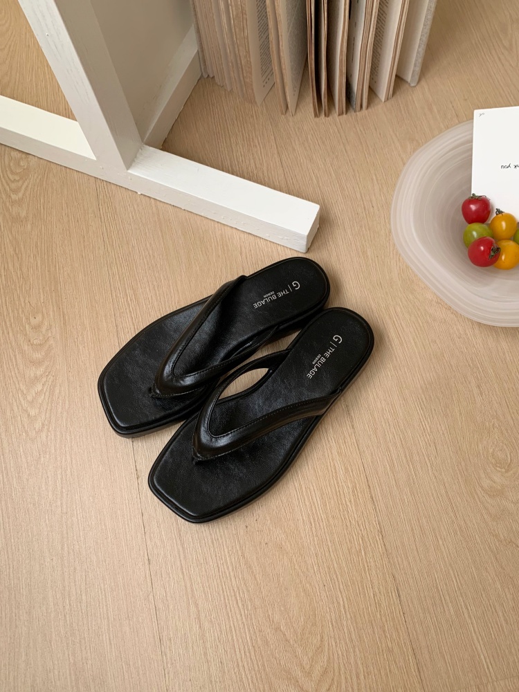 New 2026 Korean Style Thick Sole Toe Clip Women's Slippers Summer Beach Sandals Flat Casual - Image 4
